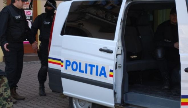 Doi tineri reţinuţi, suspectaţi de trafic de droguri de risc și mare risc! Ce au găsit oamenii legii asupra lor - retinerecannabis-1689662331.jpg