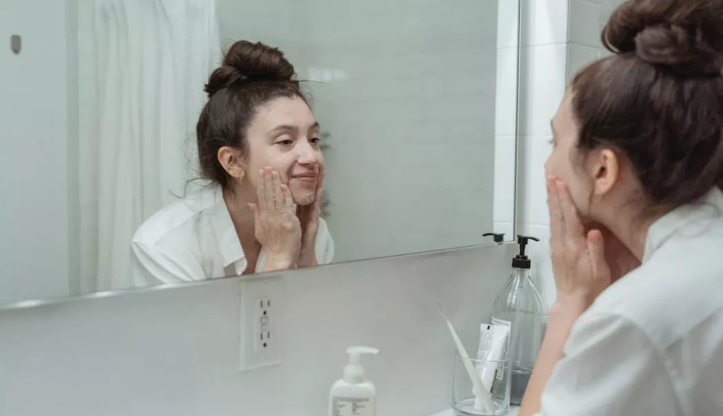 Retinolul promite efecte anti-aging, dar utilizarea greșită poate crea probleme