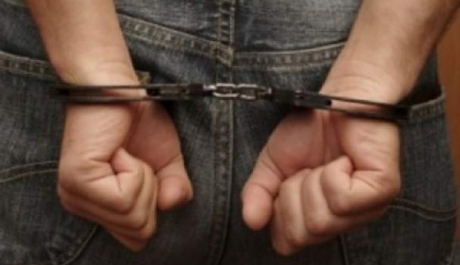 Reținut de Poliție pentru că și-a lăsat vecinul fără țuică și vin - retinut1322427838-1331634560.jpg