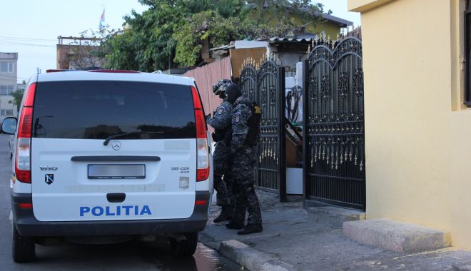 Scandal monstru în satul Lespezi. 13 indivizi au fost reținuți! - retinuti-1600263784.jpg