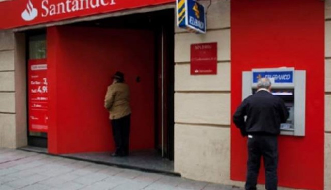 Spaniolii  își retrag  banii din bănci - retragerirecordinspaniaspaniolii-1346876929.jpg