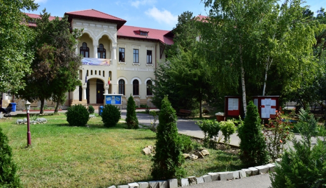 Elevii Colegiului Pedagogic  se reîntâlnesc  după 20 de ani - reuniuneelevi-1501513378.jpg