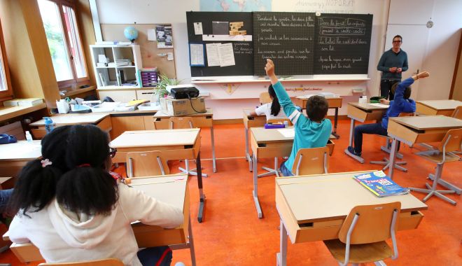 Consiliul Național al Elevilor salută decizia privind modul în care vor avea loc cursurile - reuterscom2020newsmlrc27mg9lzu57-1596639333.jpg