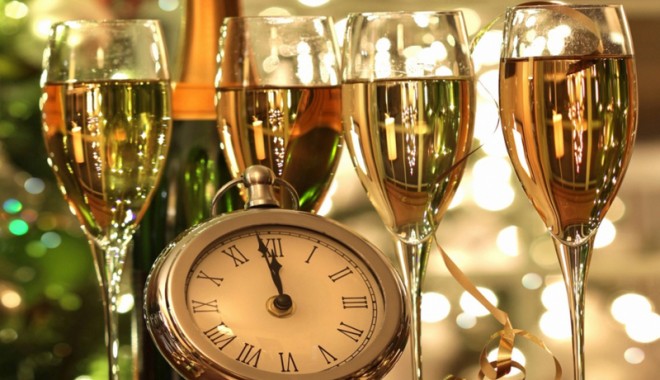 Cât costă Revelionul 2012? - revelion-1321204894.jpg