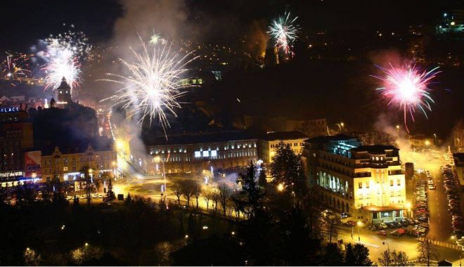Spectacol de muzică electronică, în Piața Sfatului din Brașov, pregătit de Primărie pentru Revelion - revelion-1640623225.jpg