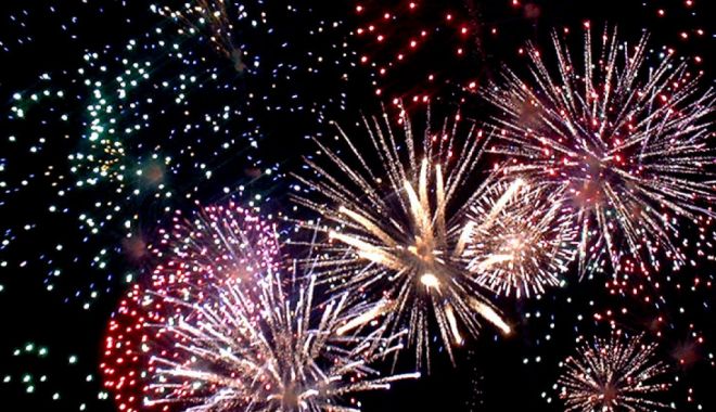 Petrecere de Revelion la malul mării. Meniu special și reduceri substanțiale la cazare - revelion2-1640875530.jpg