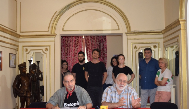 Control la Teatrul de Stat Constanța. Președintele Consiliului Județean a dispus un audit după ce actorii s-au plâns de situația teatrului - revoltateatru51496767120-1496914188.jpg