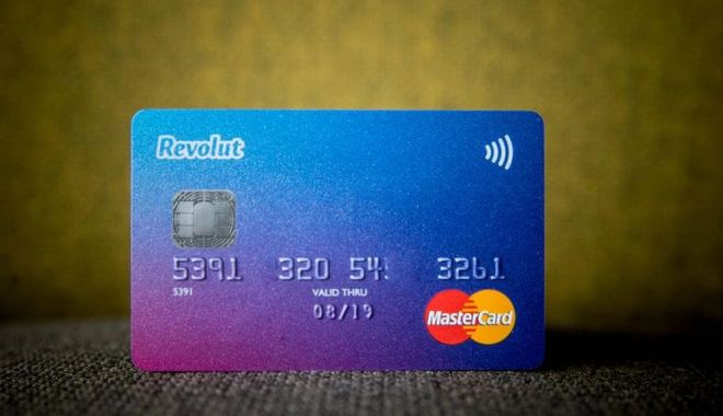 Românii din UE și SUA au trimis 740 de mil. euro prin Revolut, în primele şase luni din 2023