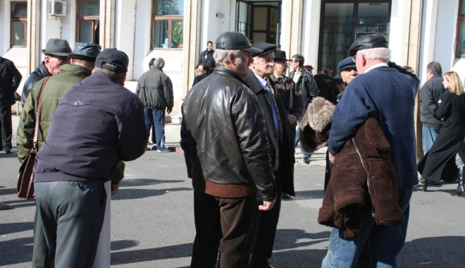 De unde își pot ridica revoluționarii documentele de călătorie gratuite - revolutionarigf12-1486913007.jpg