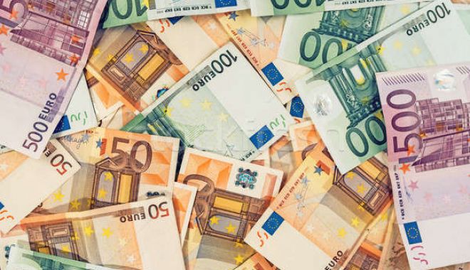 Iată cu cât a scăzut rezerva valutară a României - rezervavalutaraaromaniei-1570360424.jpg