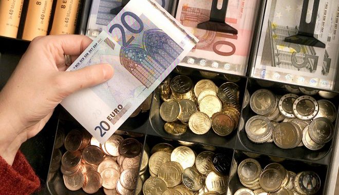 Rezervele valutare ale României sunt în ușoară creștere - rezervelevalutarealeromanieisunt-1659445273.jpg