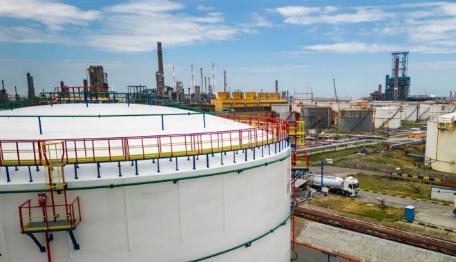 Rompetrol Rafinare continuă investițiile în capacitățile de stocare. Două noi rezervoare modernizate - rezervoare-petromidia-1701268494.jpg