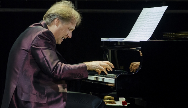Nu ratați întâlnirea cu un mare pianist! - richardclayderman-1483459261.jpg