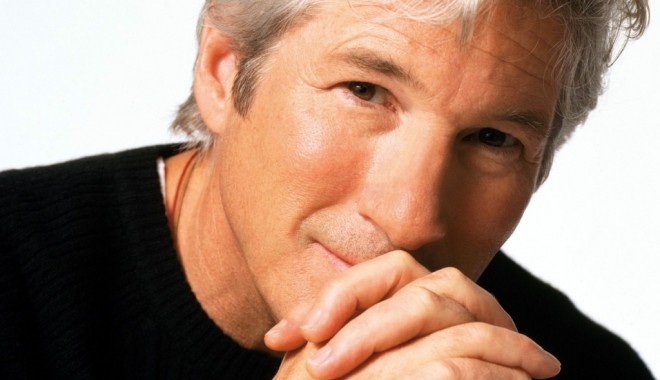Actorul Richard Gere, dat afară dintr-un restaurant - richardgere-1350058924.jpg