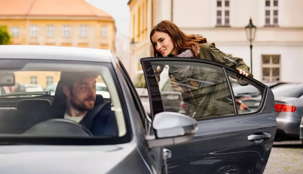 Patru şefi de firme de ride-sharing, cercetați pentru evaziune fiscală. Unul dintre ei ar fi pierdut banii la păcănele