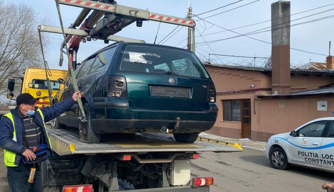MAŞINI RIDICATE LA CONSTANŢA. Anunţul Primăriei, vizavi de maşinile abandonate - ridicaremasini3-1643368858.jpg