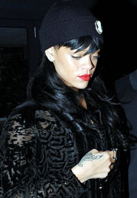 Rihanna  e grav bolnavă - rihana-1337697750.jpg