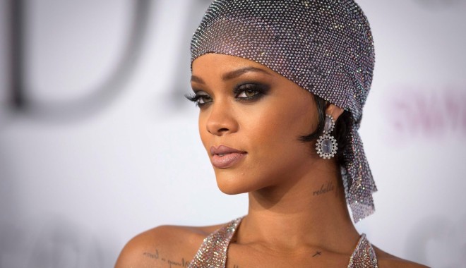 Scandalul imaginilor nud. 425 de vedete au rămas fără pozele din telefoane - rihanna-1409735045.jpg