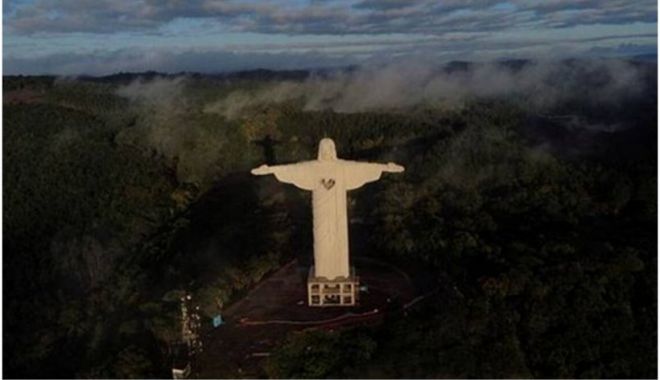 Competiție în Brazilia: Oficialii unui oraș au construit o statuie a lui Hristos mai înaltă decât cea din Rio