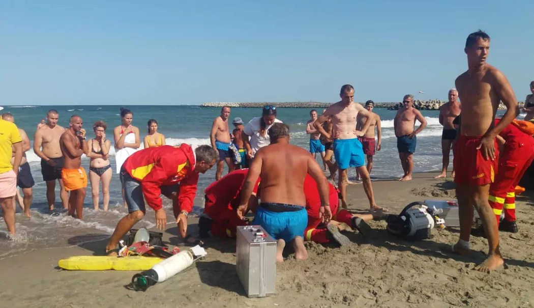 Copil de 11 ani, scos inconștient din mare pe plaja Riva din Mamaia. Transportat la UPU Constanța - riva-1783163330.webp