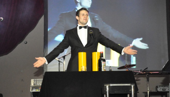 Comedy Magic Show la Harlequin - robertmagicianul-1396338515.jpg