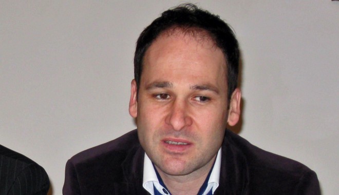 Fiscul a vândut 13 apartamente ale lui Robert Sorin Negoiță - robertnegoitaarad13777500-1320137852.jpg