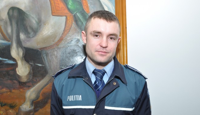 Polițist constănțean, avansat în grad de șefii Poliției Române - robertsirbupolitistbaraganu4-1363606976.jpg