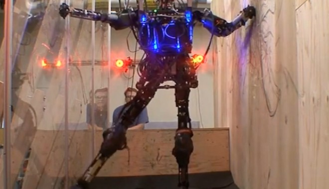 VIDEO. Terminator devine realitate! Iată Robotul care va înlocui soldații - robot-1351256308.jpg