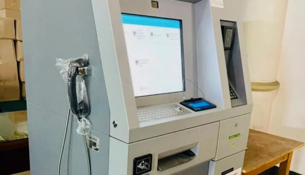Oraș din România care a înlocuit funcționarii cu roboți, pentru plata taxelor și impozitelor locale - roboti-1768214538.webp