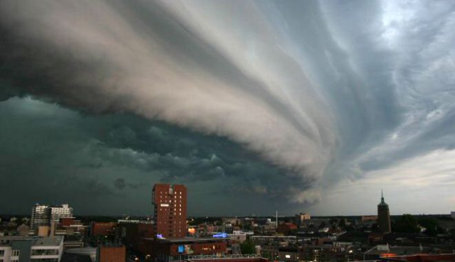 România se situează la nivelul 8 pe scara de la 1 la 10 a fenomenelor meteo extreme - rollingthundercloud-1592040220.jpg