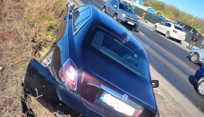 UPDATE Rolls-Royce-ul lui Gigi Becali, implicat într-un accident rutier. La volan era chiar Gigi Becali - rolls-1699794325.jpg