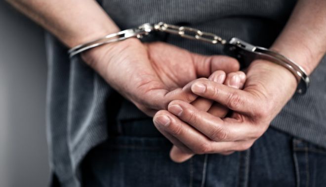 Românul căutat de poliție după ce și-a omorât soția pentru că făcea bani puțini din videochat s-a predat în Italia
