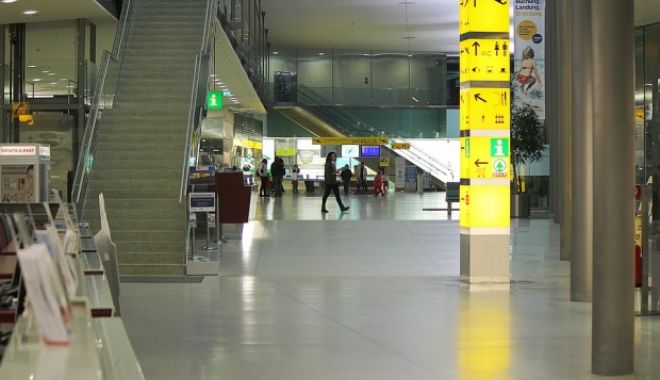 Droguri în Aeroportul Otopeni: un australian a încercat să introducă în țară 3 kilograme de cocaină - romanarestatpeaeroportprinscu5ki-1542884577.jpg