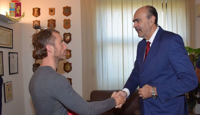 Român, considerat erou în Italia. I-a salvat pe polițiști, iar acum a fost premiat - romanerouitalia-1540481942.jpg