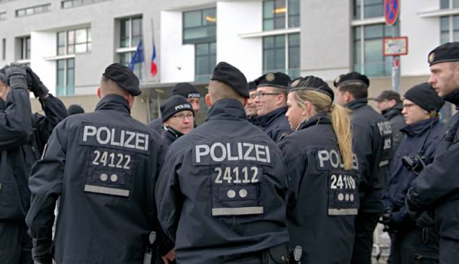 Un român, reținut și acuzat că  a agresat sexual o femeie în Gara centrală din Koln - romangermaniaarest-1456841159.jpg