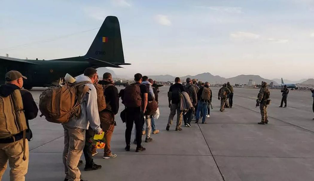 MApN a evacuat mai mulți români din Beirut care au solicitat ajutorul armatei