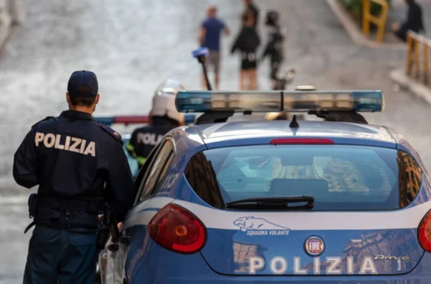 Coșmar pentru trei români în Italia. Bătuți și ținuți captivi după o oprire banală în fața unei case - romani-italia-1774000467.webp