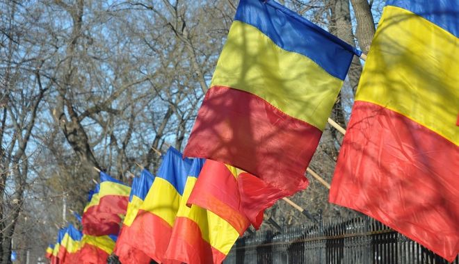Amenzi între 10.000 la 20.000 lei pentru cei care nu respectă drapelul și imnul României