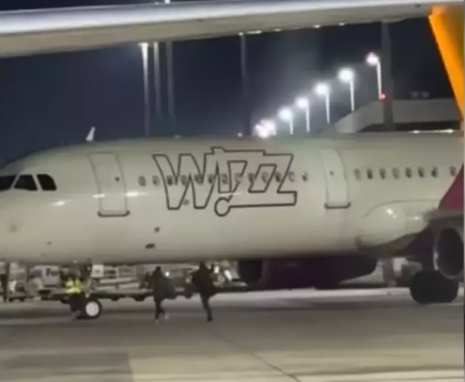 Moment viral pe aeroport. Doi români au fugit pe pista de decolare după avion - romaniaeroportkoln-1763982896.png