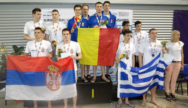 România, 11 medalii la Balcaniada de înot pentru juniori - romaniainot-1430157763.jpg