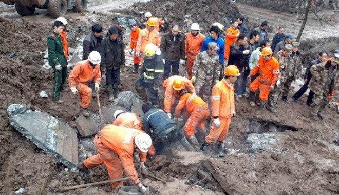 Alunecare de teren în China. Bilanț definitiv: 46 morți, între care 19 copii - romanialiberaalunecariteren-1357981007.jpg