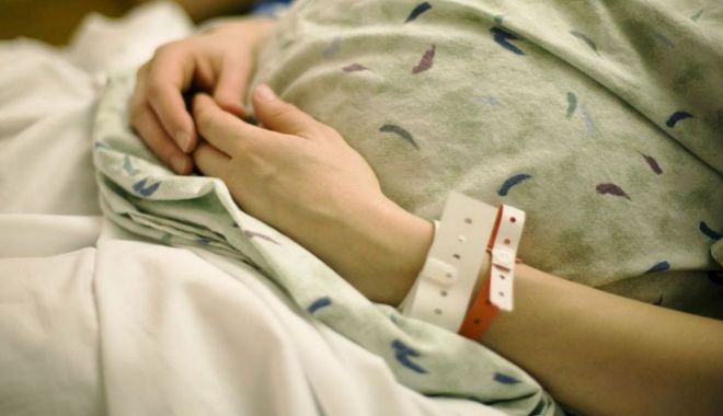 ANCHETĂ ÎN SPITAL! O tânără însărcinată în luna a șaptea reclamă că fătul ei a murit în urma tratamentului din spital - romaniaofemeieinsarcinataamuritd-1526458039.jpg