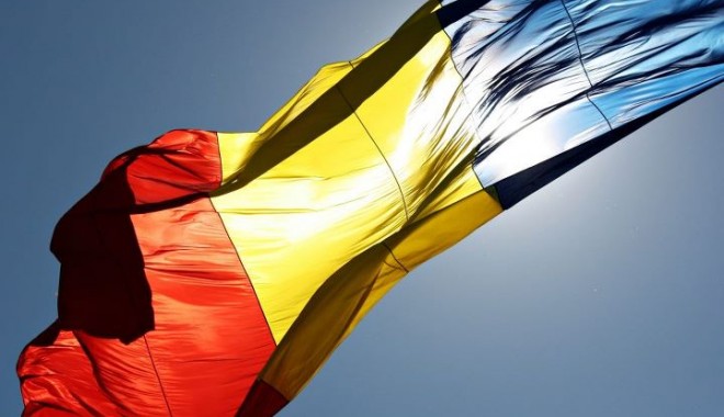Geografii propun Guvernului zece regiuni pentru România - romaniasteag1-1371728651.jpg