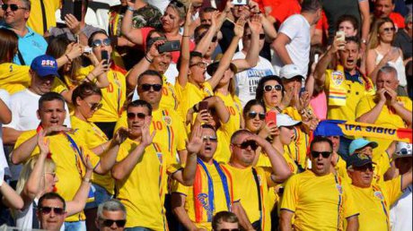 Patru suporteri români au leșinat în timpul meciului România - Germania - romaniau21germaniau21359515000-1561664414.jpg