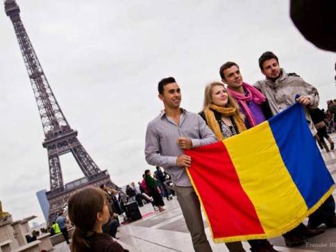 Franța ar putea deschide din toamnă piața muncii pentru români și bulgari - romanifranta01lz173331ok2d2e6866-1342274743.jpg