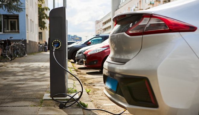 Românii, în căutare de autovehicule electrice. Peste 900 bucăţi, achiziţionate prin Rabla Plus 2021 - romanii-1625754676.jpg