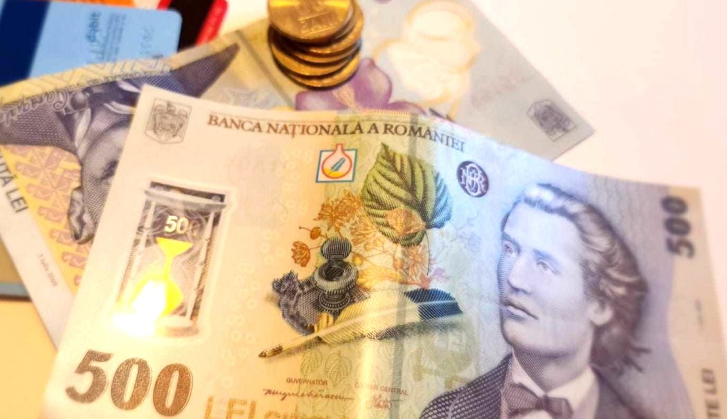 Foarte mulți români refuză să aibă card bancar. Câţi salariaţi din România mai iau leafa în plic