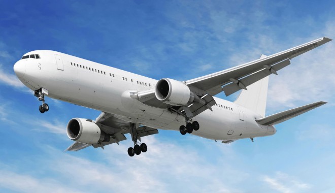 Românii care cumpără bilete de avion online nu mai dau bani și pe asigurări - romaniicarecump-1397472485.jpg