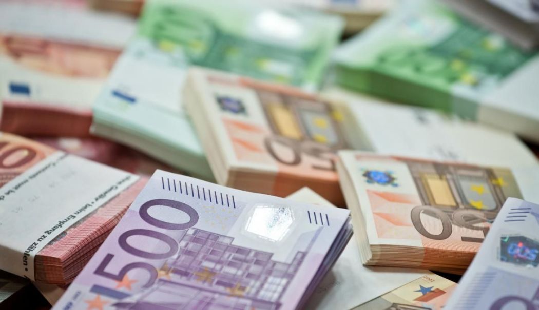 Datoria publică a crescut la 54% din PIB - romaniicarepotprimisutedemiideeu-1735751584.jpg
