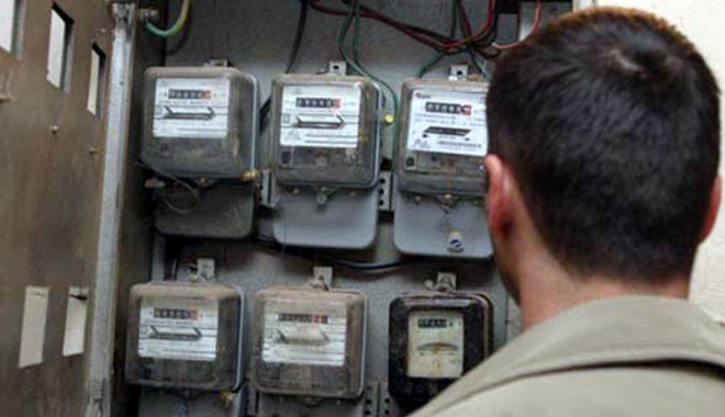 Românii consumă mai puțin curent electric - romaniiconsumelectricitate-1392136647.jpg